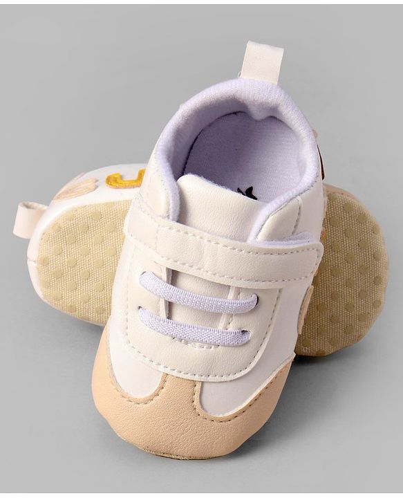 Cute Walk by Babyhug Colour Blocked Velcro Closure Booties With Text Embroidery - Pink