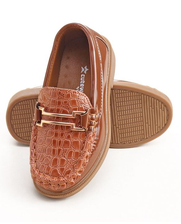 Cute Walk by Babyhug Slip On Loafer Shoes With Textured Design - Brown