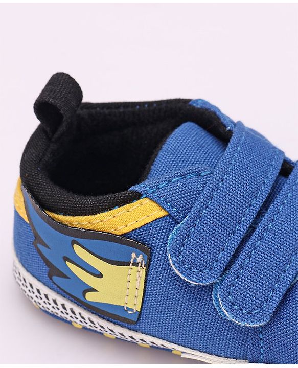 Cute Walk by Babyhug Booties Velcro Closure - Blue