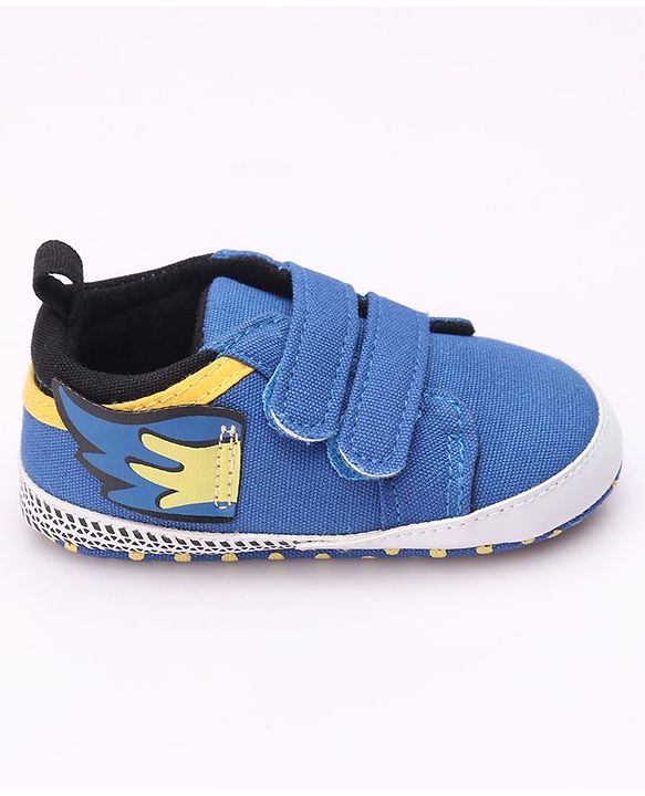 Cute Walk by Babyhug Booties Velcro Closure - Blue