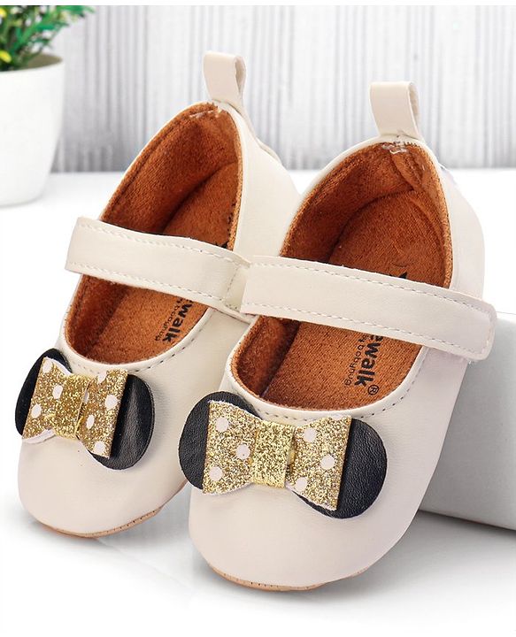 Cute Walk by Babyhug Velcro Closure Booties Bow Applique - Black