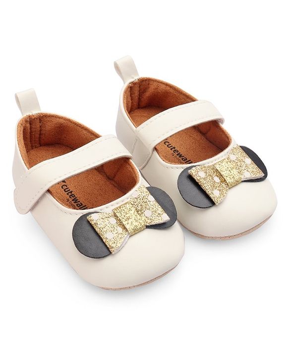 Cute Walk by Babyhug Velcro Closure Booties Bow Applique - Black