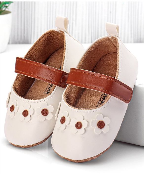 Cute Walk by Babyhug Velcro Closure Booties Flower Applique - White