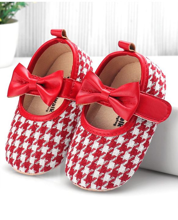 Cute Walk by Babyhug Velcro Closure Booties Bow Applique - Red