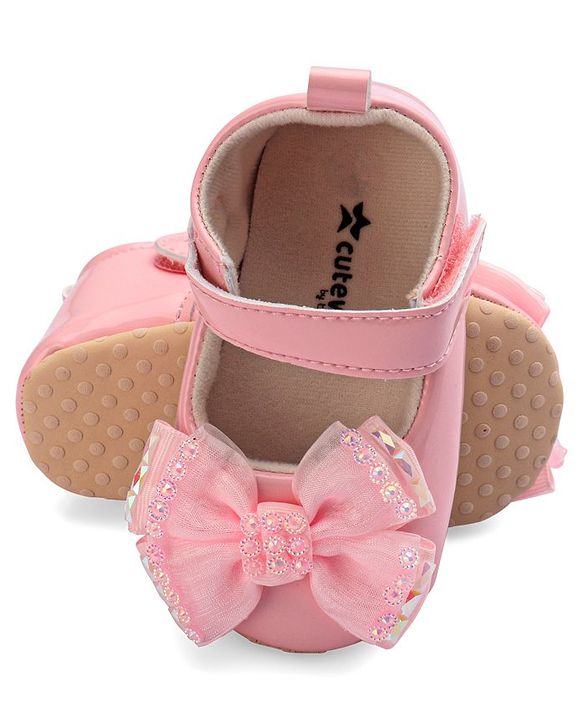 Cute Walk by Babyhug Velcro Closure Booties Bow Applique - Pink