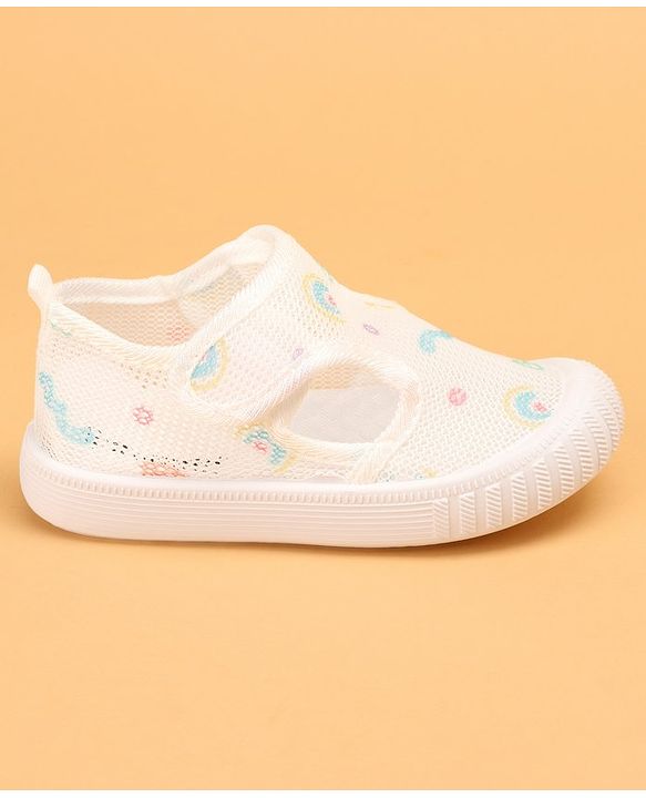 Cute Walk by Babyhug Casual Printed Shoes with Velcro Closure - White