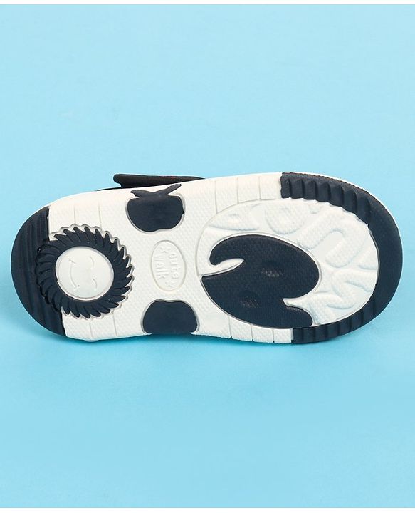Cute Walk by Babyhug Velcro Closure Sandals with Applique - Black