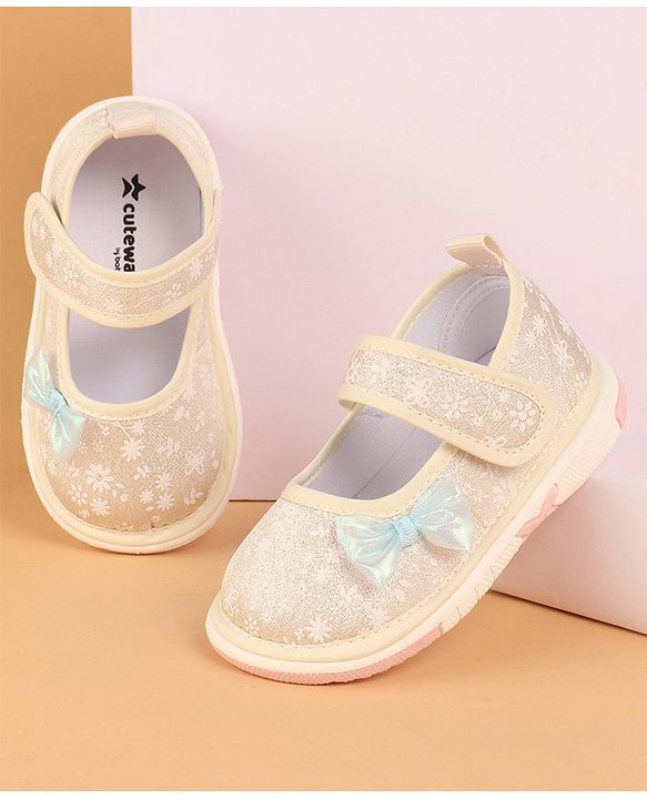 Cute Walk by Babyhug Casual Shoes With Velcro Closure & Bow Applique - Beige (Flower Colour May Vary)
