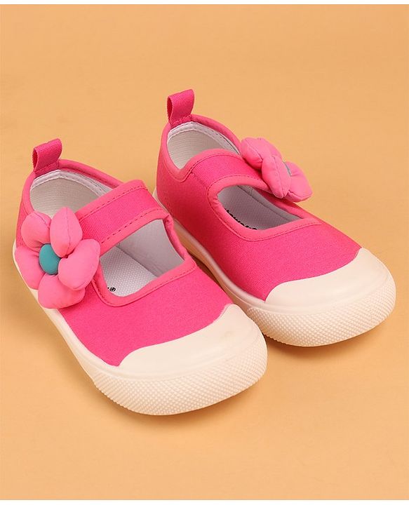 Cute Walk by Babyhug with Velcro Closure Casual Shoes Flower Applique - Fuschia