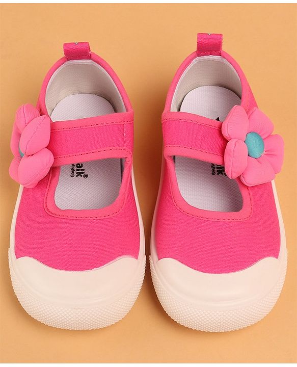 Cute Walk by Babyhug with Velcro Closure Casual Shoes Flower Applique - Fuschia