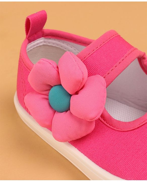 Cute Walk by Babyhug with Velcro Closure Casual Shoes Flower Applique - Fuschia