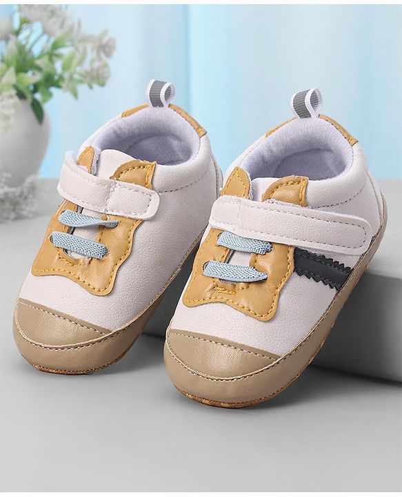 Cute Walk by Babyhug Velcro Closure Booties - Yellow