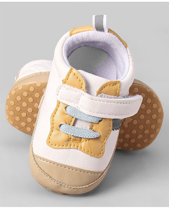 Cute Walk by Babyhug Velcro Closure Booties - Yellow