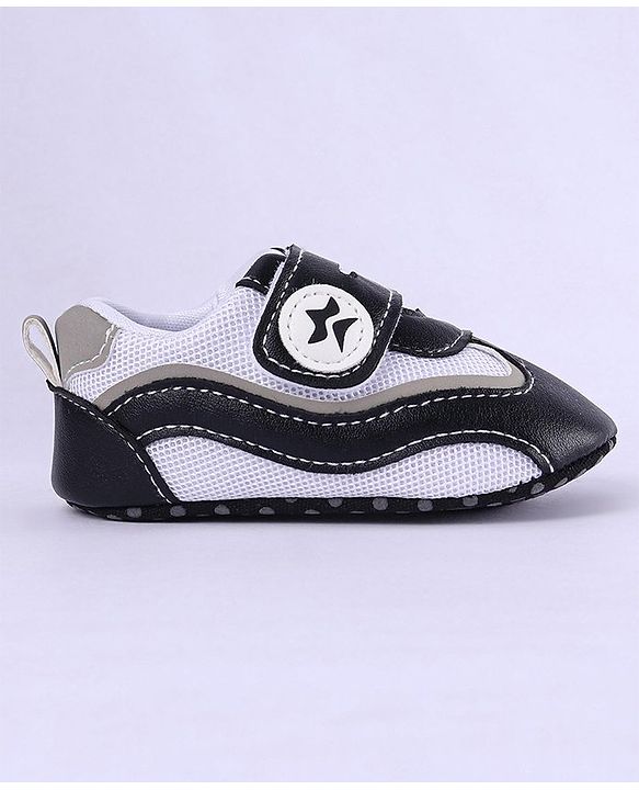Cute Walk by Babyhug Colour Blocked Velcro Closure Booties - Black