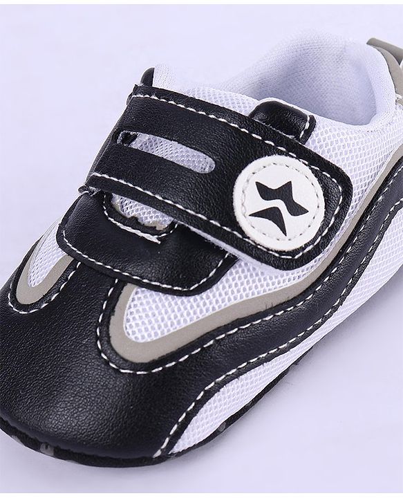 Cute Walk by Babyhug Colour Blocked Velcro Closure Booties - Black