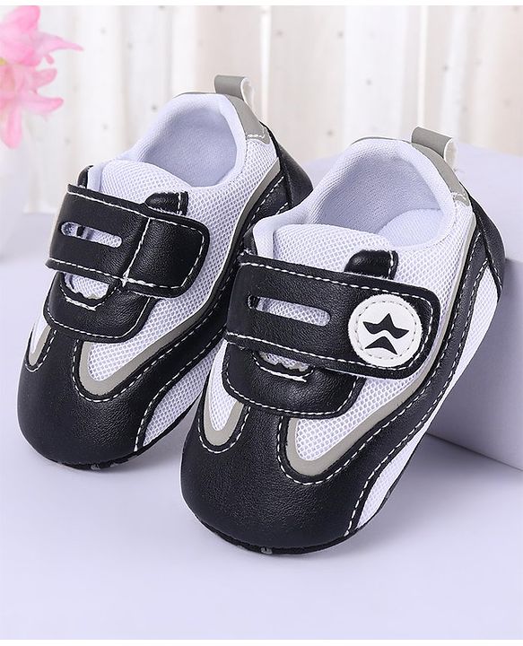 Cute Walk by Babyhug Colour Blocked Velcro Closure Booties - Black