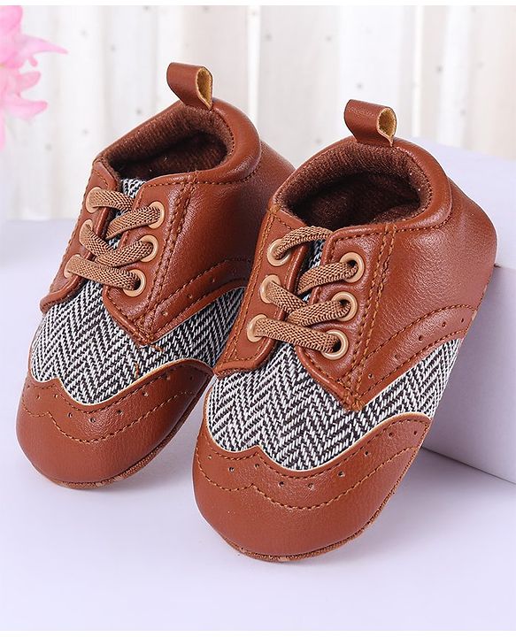 Cute Walk by Babyhug Chevron & Lace Detailing Slip On Booties - Black