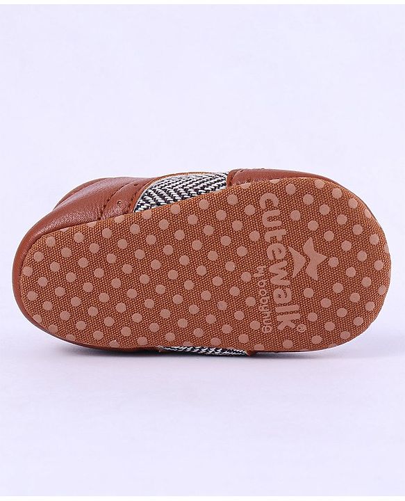 Cute Walk by Babyhug Chevron & Lace Detailing Slip On Booties - Black
