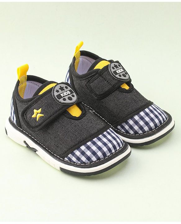 Cute Walk by Babyhug Musical Casual Shoes with Velcro Closure- Black