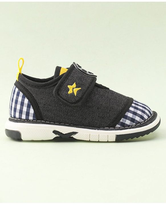 Cute Walk by Babyhug Musical Casual Shoes with Velcro Closure- Black