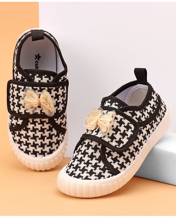 Cute Walk by Babyhug Velcro Closure Casual Shoes With Bow Applique - Black