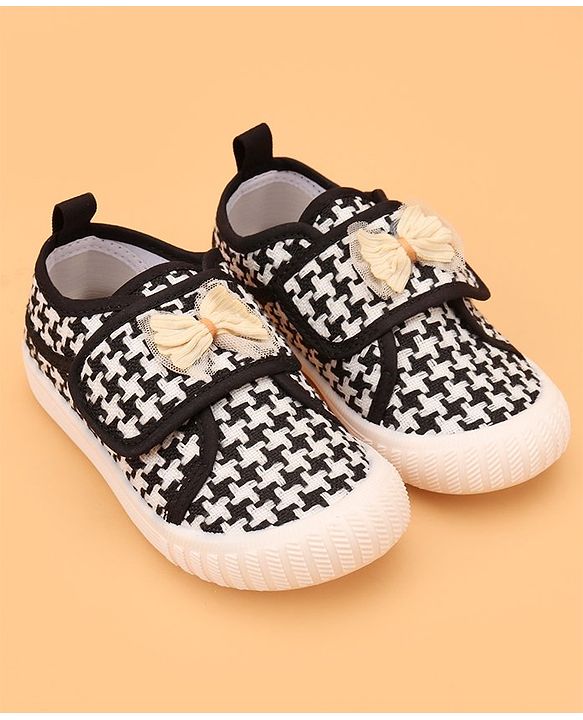 Cute Walk by Babyhug Velcro Closure Casual Shoes With Bow Applique - Black