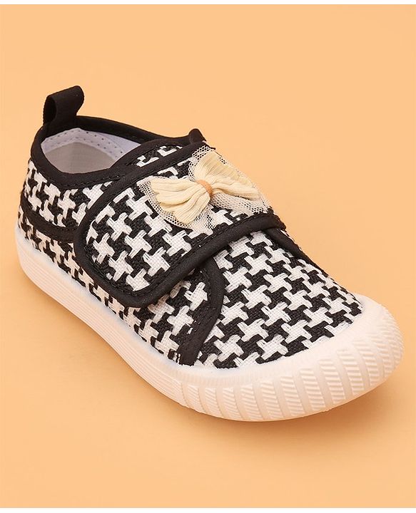 Cute Walk by Babyhug Velcro Closure Casual Shoes With Bow Applique - Black