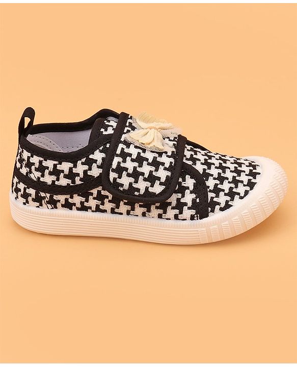Cute Walk by Babyhug Velcro Closure Casual Shoes With Bow Applique - Black