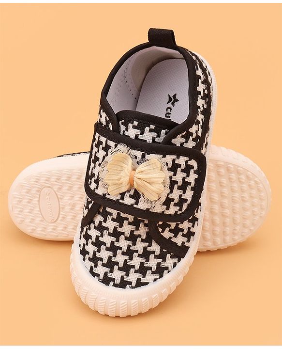 Cute Walk by Babyhug Velcro Closure Casual Shoes With Bow Applique - Black