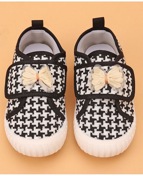Cute Walk by Babyhug Velcro Closure Casual Shoes With Bow Applique - Black