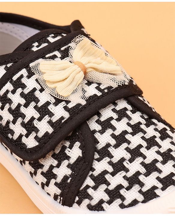 Cute Walk by Babyhug Velcro Closure Casual Shoes With Bow Applique - Black