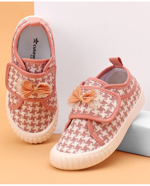 Cute Walk by Babyhug Velcro Closure Casual Shoes With Bow Applique - Pink