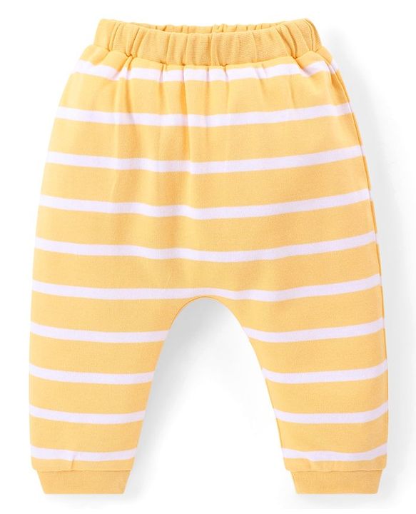 Babyhug 100% Cotton Knit Full Sleeves Onesies with Leggings and Cap Mittens Booties With Giraffe Print - Multicolor