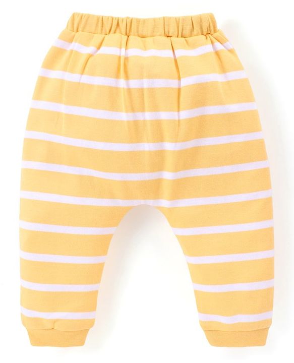 Babyhug 100% Cotton Knit Full Sleeves Onesies with Leggings and Cap Mittens Booties With Giraffe Print - Multicolor