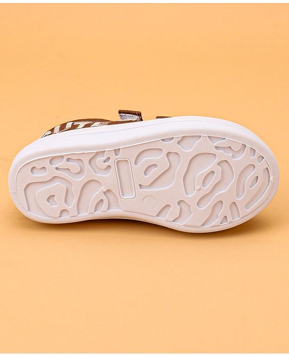 Cute Walk by Babyhug Casual Shoes With Velcro Closure Text Print - Brown