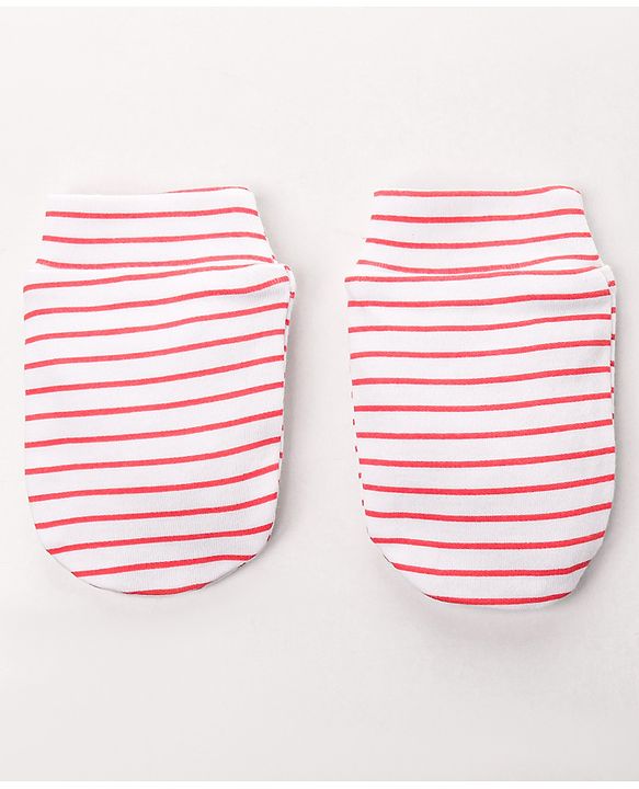 Babyhug Disney Premium Gift Set with Winnie The Pooh Print Navy Blue & Red - Pack of 7