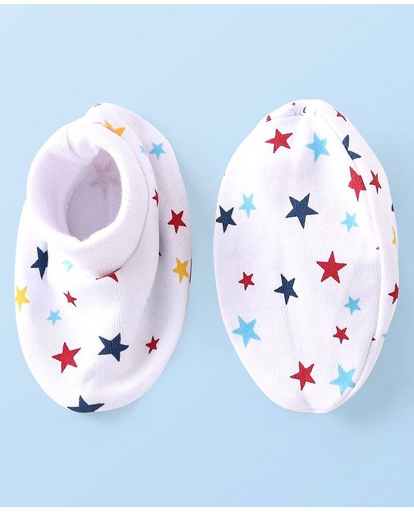 Babyhug 100% Cotton Interlock Knit Cap Mitten & Booties with Star   Print -White