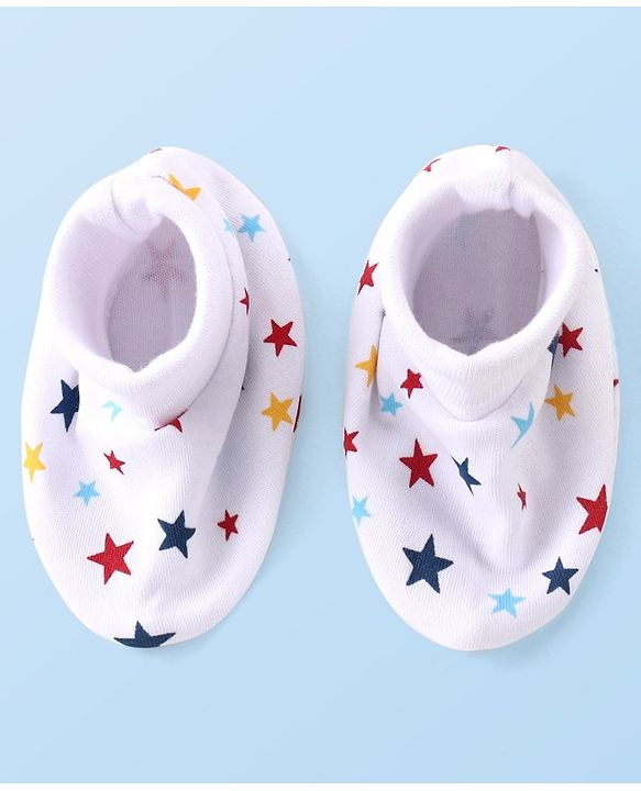 Babyhug 100% Cotton Interlock Knit Cap Mitten & Booties with Star   Print -White
