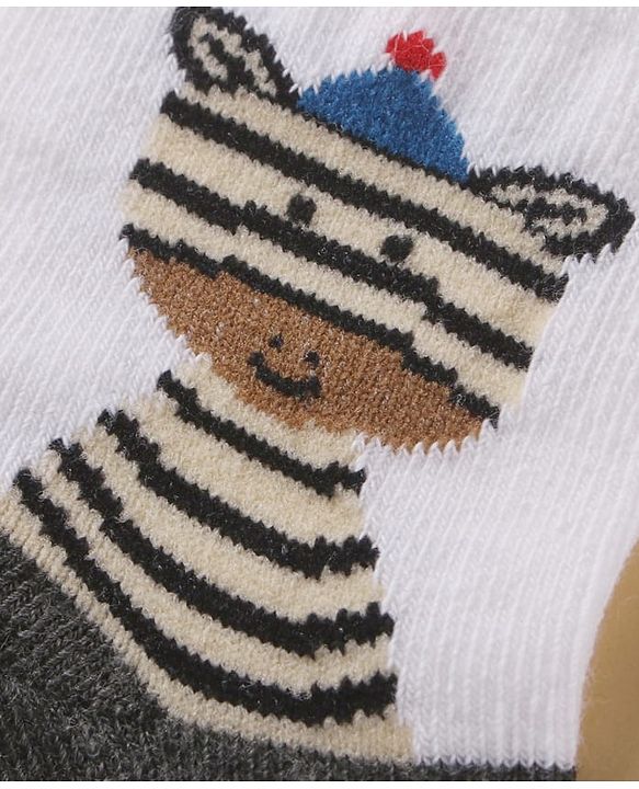 Cute Walk by Babyhug Cotton Knit Antibacterial Ankle Length Socks With Striped & Animal Print - White & Grey