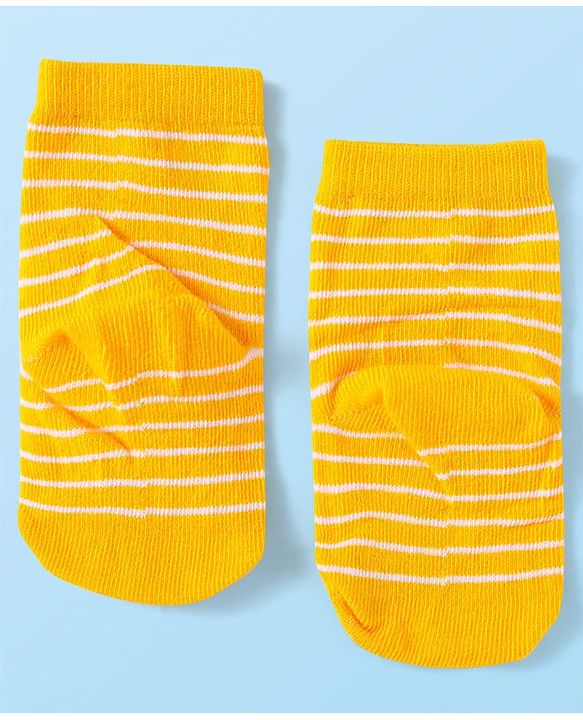 Cute Walk by Babyhug Knit Ankle Length Socks With Whale & Star Design Pack of 3 - Blue Black & Yellow