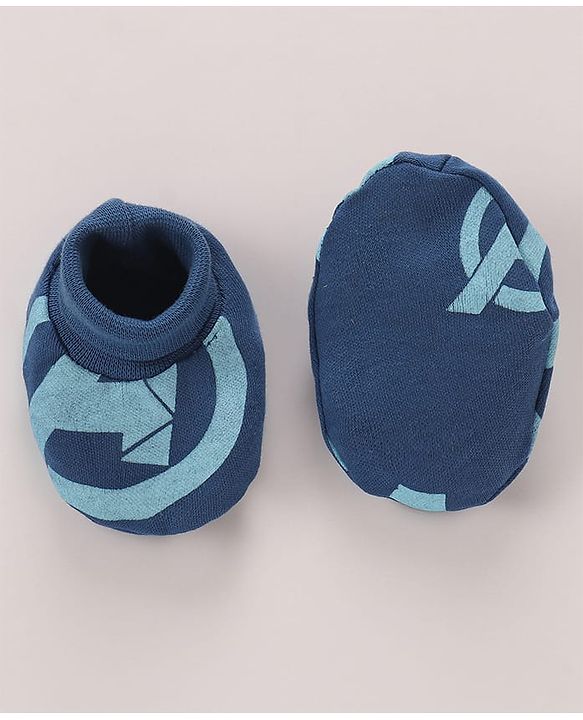 Babyhug Marvel Interlock Knit Cap Mittens & Booties Set with Avengers Graphics Blue - Diameter 12 Cm