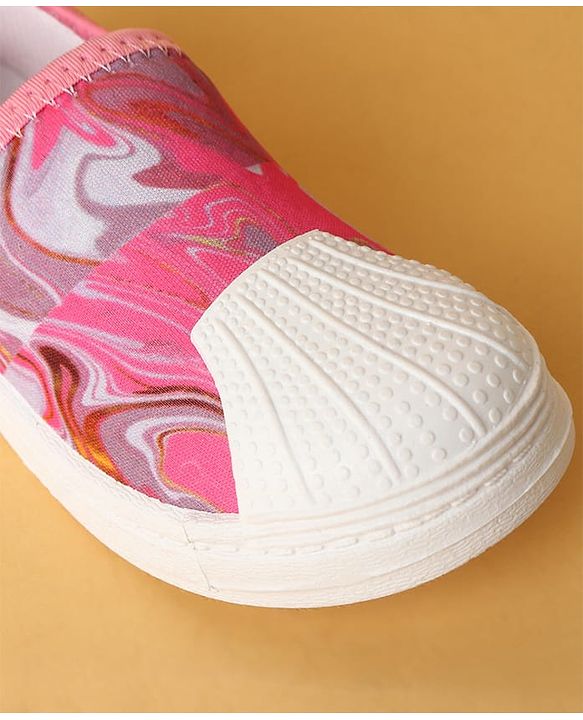 Cute Walk by Babyhug Slip On Casual Shoes with Abstract Print - Pink