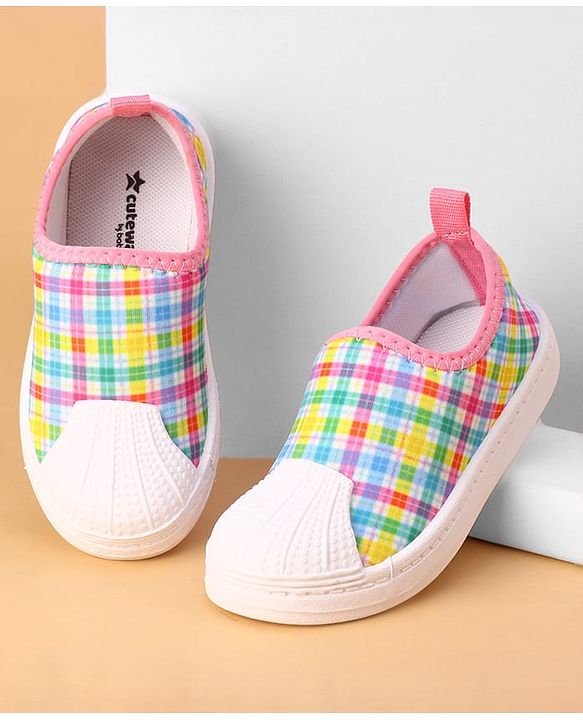 Cute Walk by Babyhug Slip On Casual Shoes with Checks - Pink