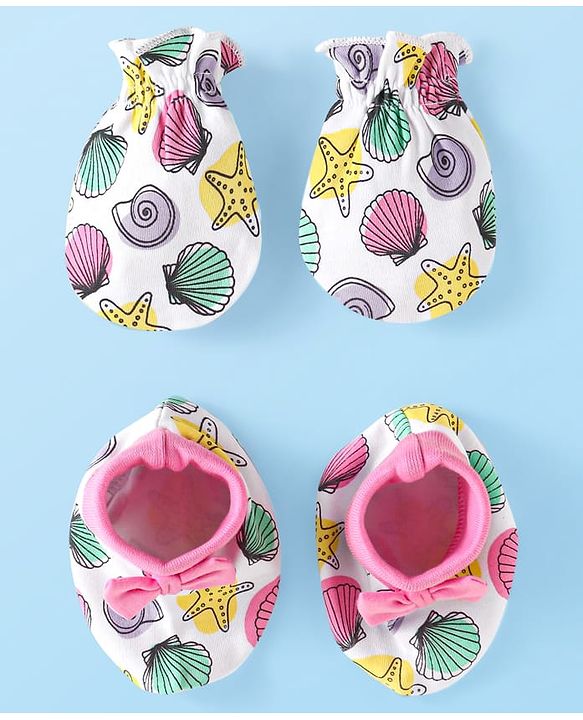 Babyhug 100% Cotton Knit Mittens & Booties with Sea Life Prints & Bow Applique - White