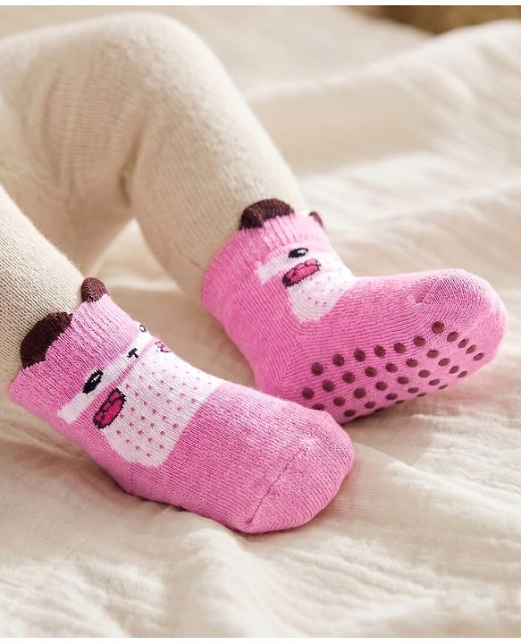 Cutewalk by Babyhug Non Terry Knit Anti-Bacterial Ankle Length Anti-Skid Sock with Animal Applique - Pink