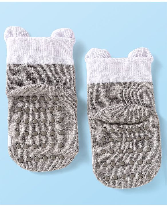 Cutewalk by Babyhug Anti-Bacterial Ankle Length Anti-Skid Socks with Kitty Applique - Grey