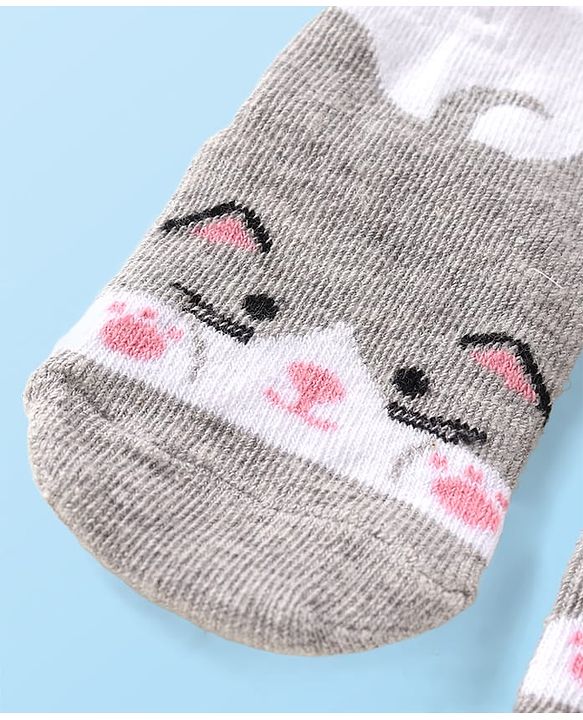 Cutewalk by Babyhug Anti-Bacterial Ankle Length Anti-Skid Socks with Kitty Applique - Grey