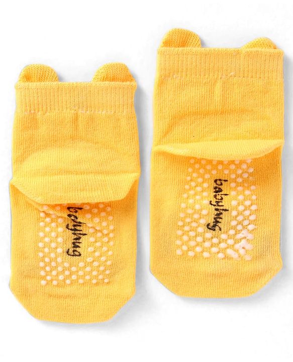 Cutewalk by Babyhug Non Terry Knit Anti-Bacterial Ankle Length Anti-Skid Socks with Animal Applique - Yellow