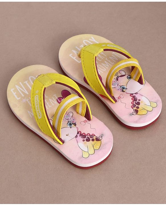 Cute Walk by Babyhug Flip Flops with Back Strap & Giraffe Print - Yellow