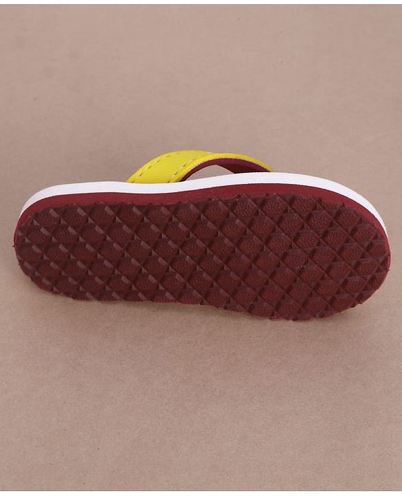 Cute Walk by Babyhug Flip Flops with Back Strap & Giraffe Print - Yellow